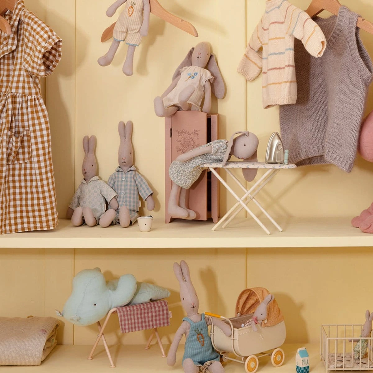 Maileg Iron And Ironing Board 5 Maileg Iron And Ironing Board - Image 3