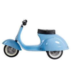 Ambosstoys Primo Classic Sky Blue Ride-On (Leather Seat) 18 Ambosstoys Primo Classic Sky Blue Ride-On (Leather Seat) -Children Toy Store 20230525 07A6637