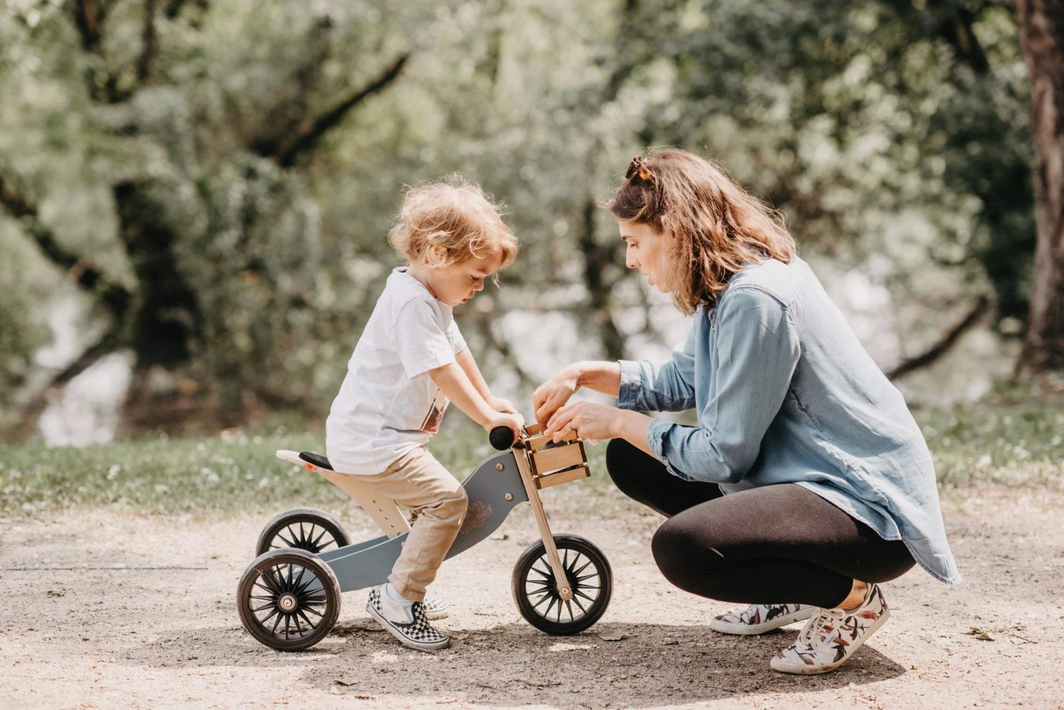 Kinderfeets 2-In-1 Tiny Tot Plus Tricycle/ Balance Bike - Slate Blue 7 Kinderfeets 2-In-1 Tiny Tot Plus Tricycle/ Balance Bike - Slate Blue - Image 5