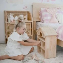 QToys Classic Wooden Dollhouse -Children Toy Store ImaginativePlay13