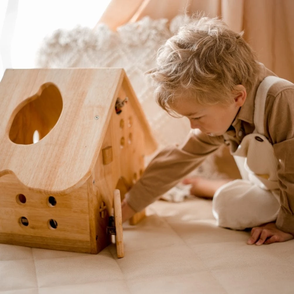 QToys Wooden Barn House 4 QToys Wooden Barn House - Image 2