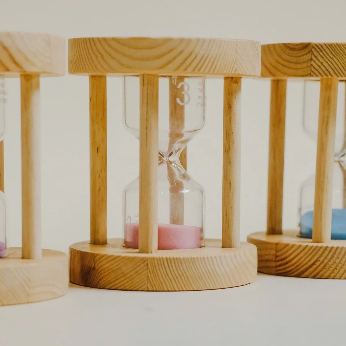 QToys Wooden Sand Timers Set Of 4 5 QToys Wooden Sand Timers Set Of 4 - Image 3