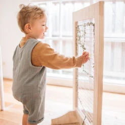 QToys Weaving Station