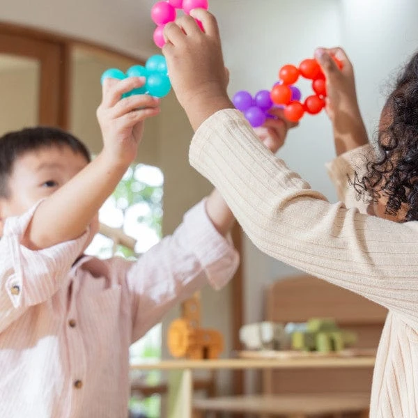 Guidecraft BendiBeads - Rainbow - 12 Pc. Set 6 Guidecraft BendiBeads - Rainbow - 12 Pc. Set - Image 4