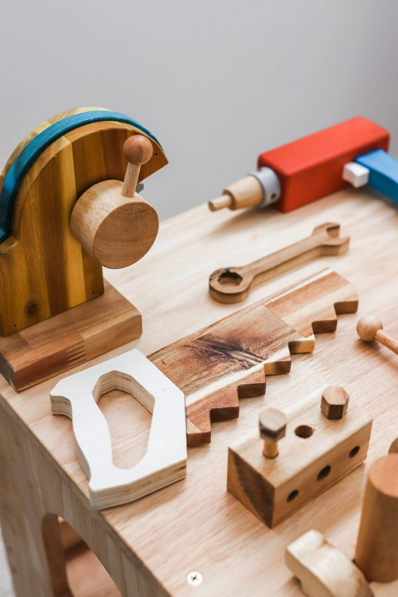 QToys Wooden Work Bench 9 QToys Wooden Work Bench - Image 7